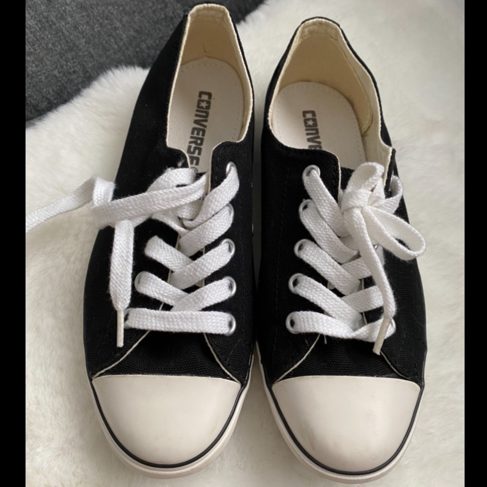 Converse shoes size 5